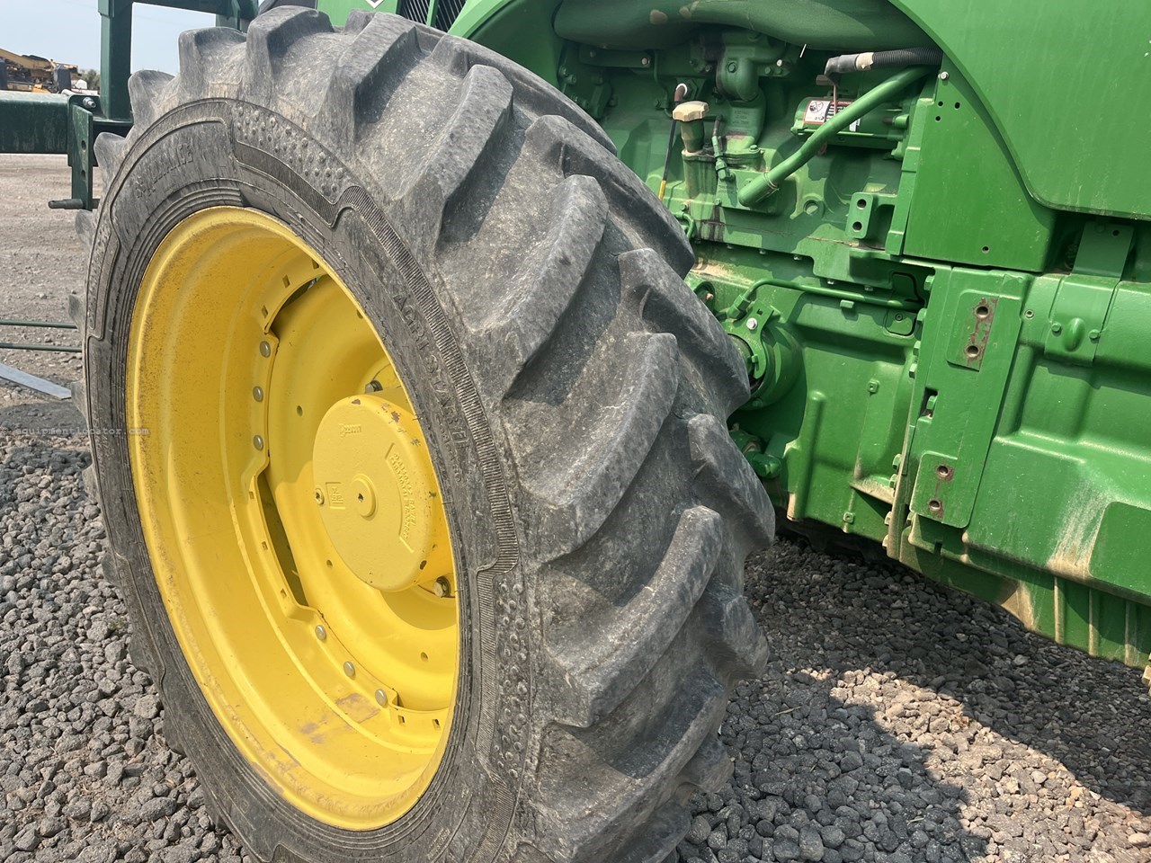 2017 John Deere 8245R Image 10