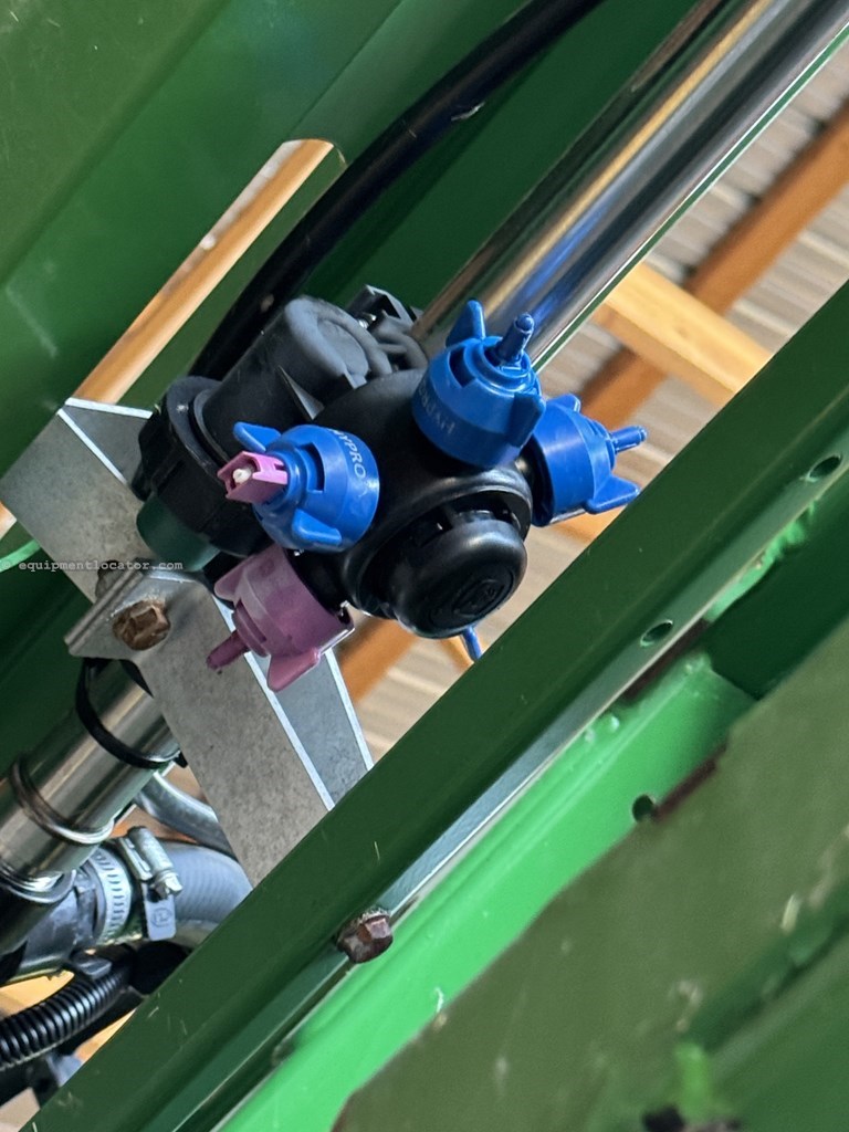 2016 John Deere R4030 Image 10