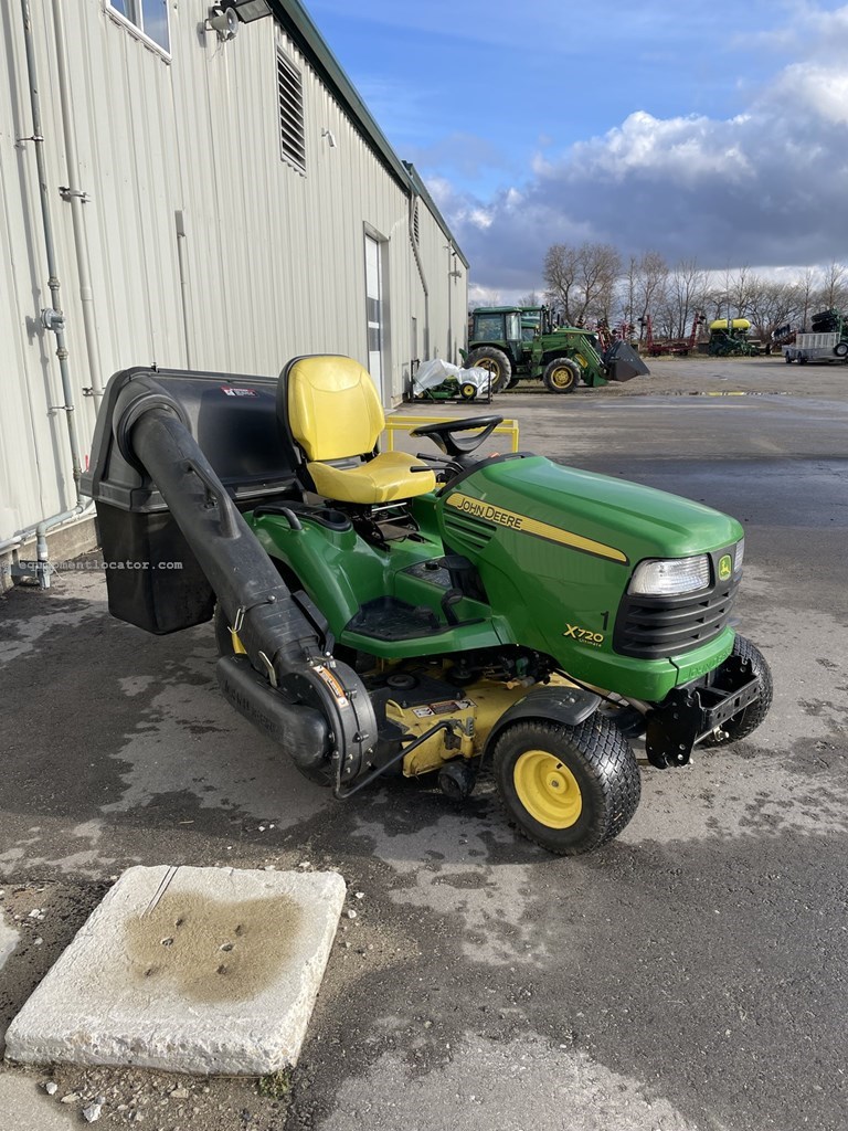 2011 John Deere X720 Image 3