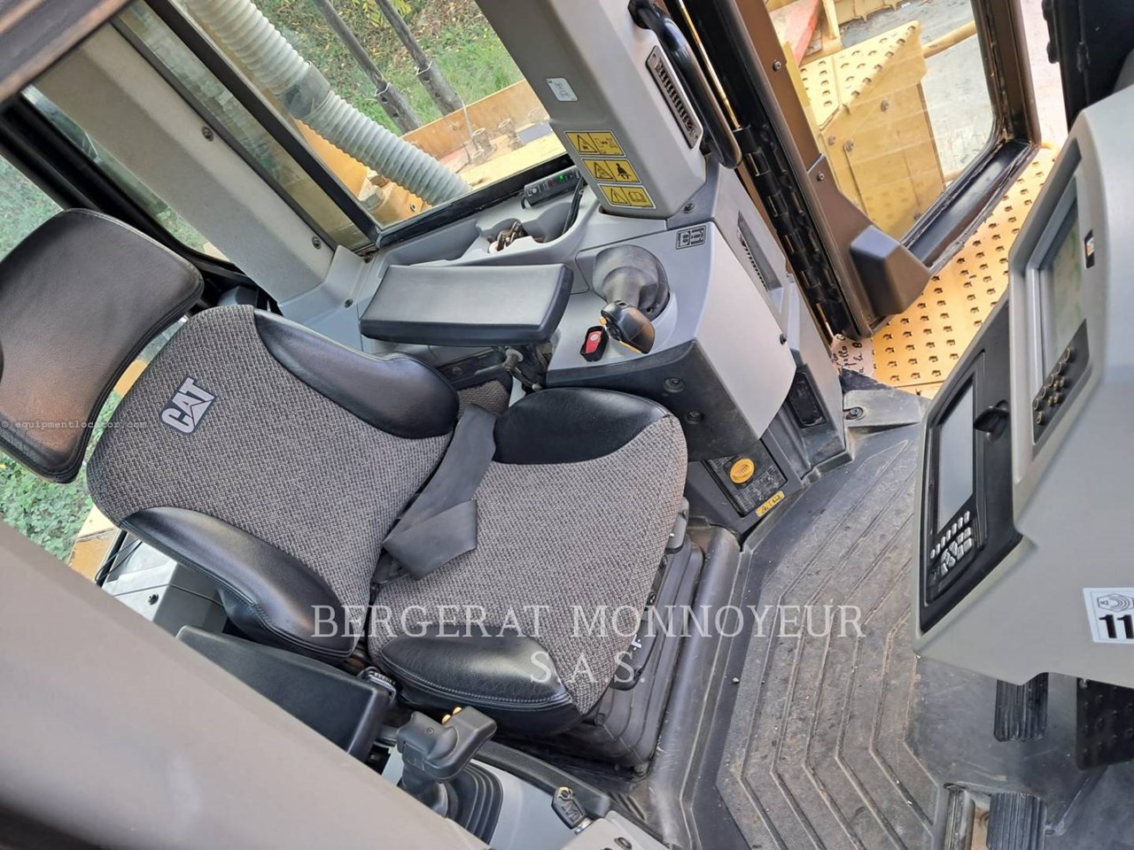 2019 Caterpillar D8T4F Image 10