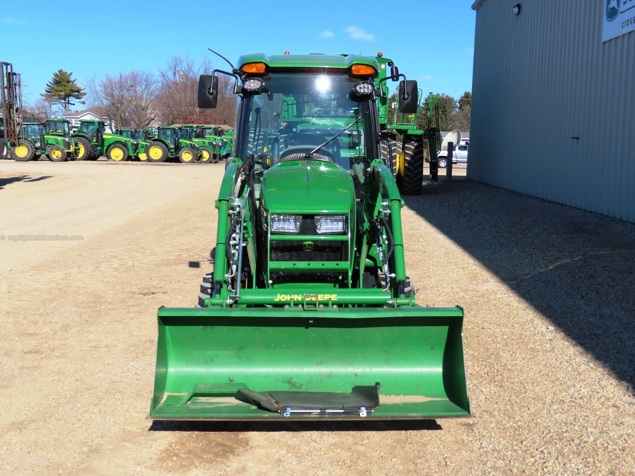 2022 John Deere 3039R Image 3