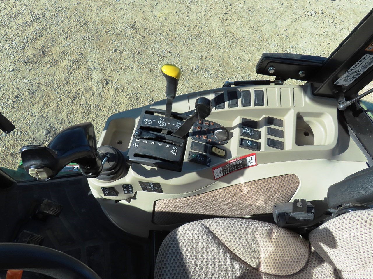 2022 John Deere 3039R Image 13