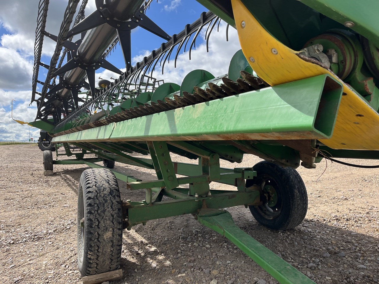 2013 John Deere 630F Image 10