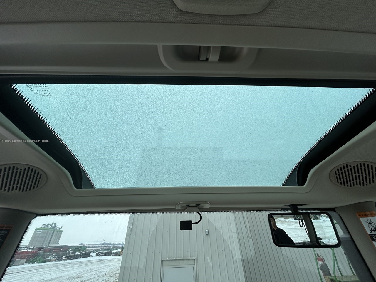 2024 John Deere 6R 215 Image 11