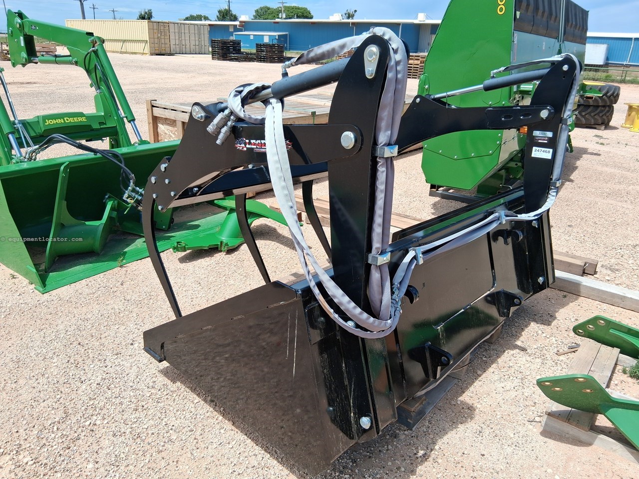 2023 Legend 84" High Capcity Bucket W/Grapple Image 3