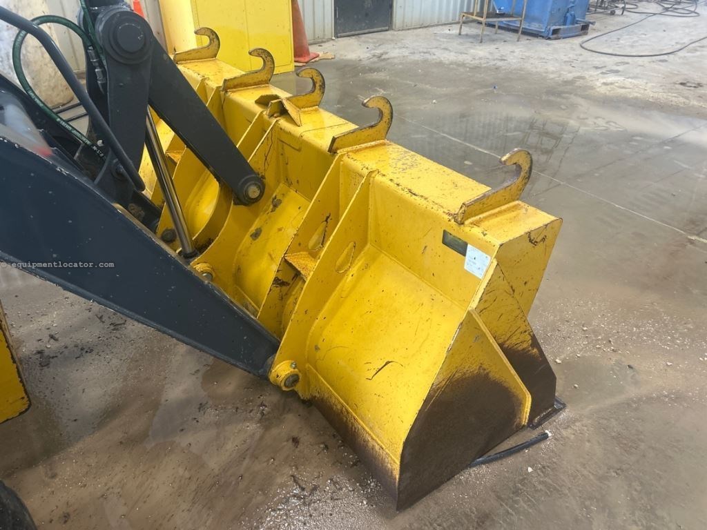 2023 John Deere 410L Image 10