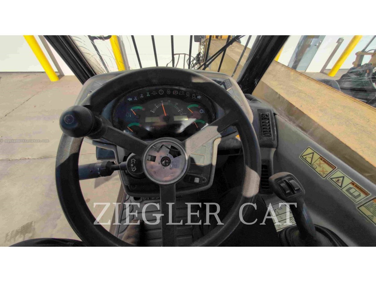 2005 Caterpillar TH360B Image 10