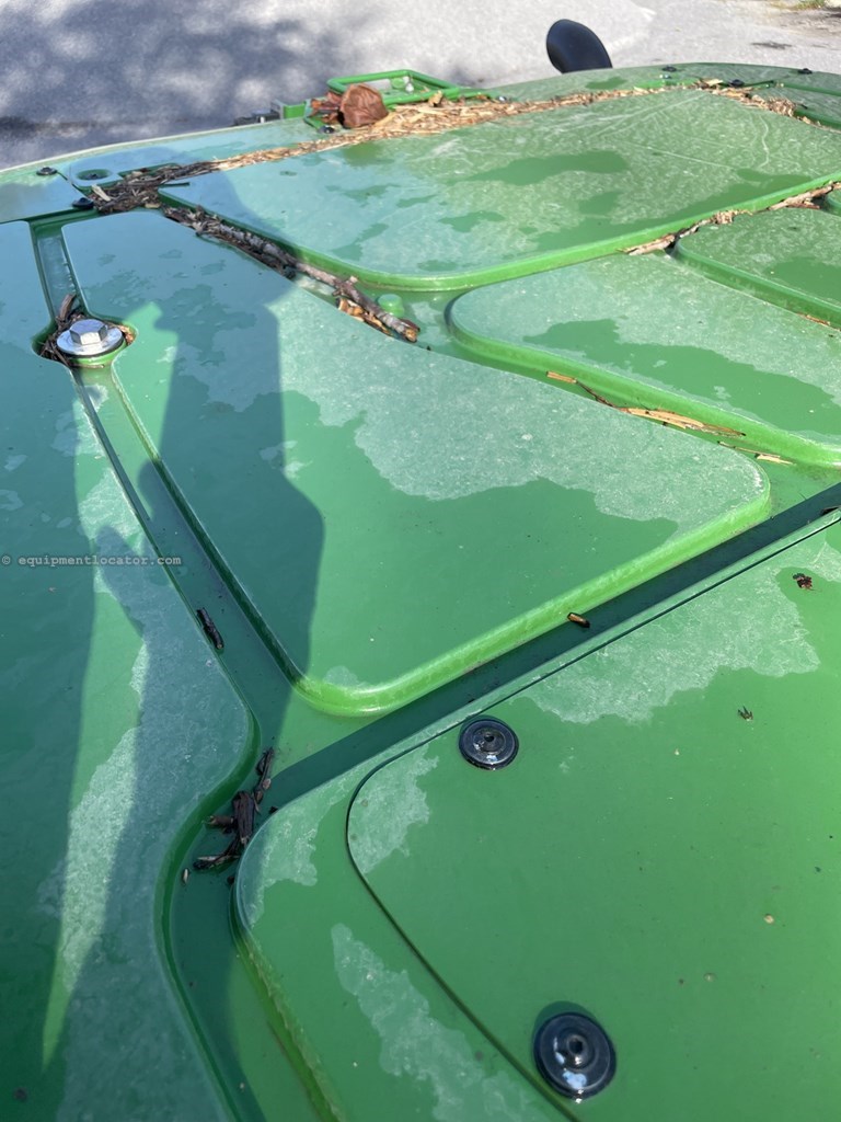 2024 John Deere 6105E Cab Image 32