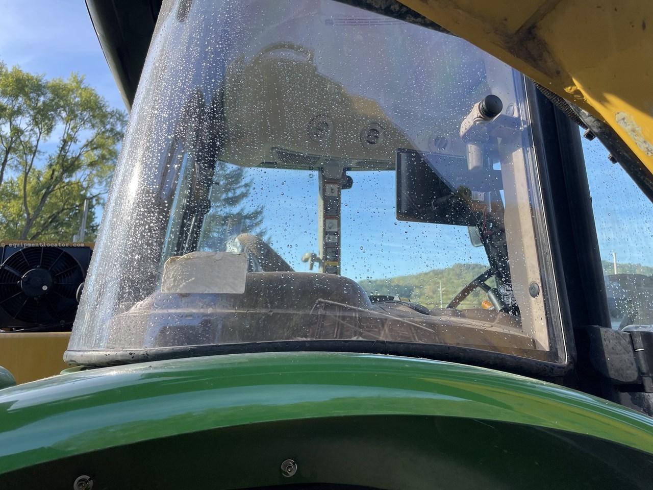2024 John Deere 6105E Cab Image 41