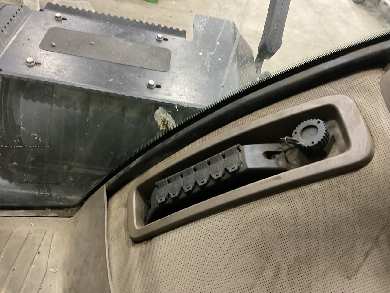 2013 John Deere 9460R Image 28