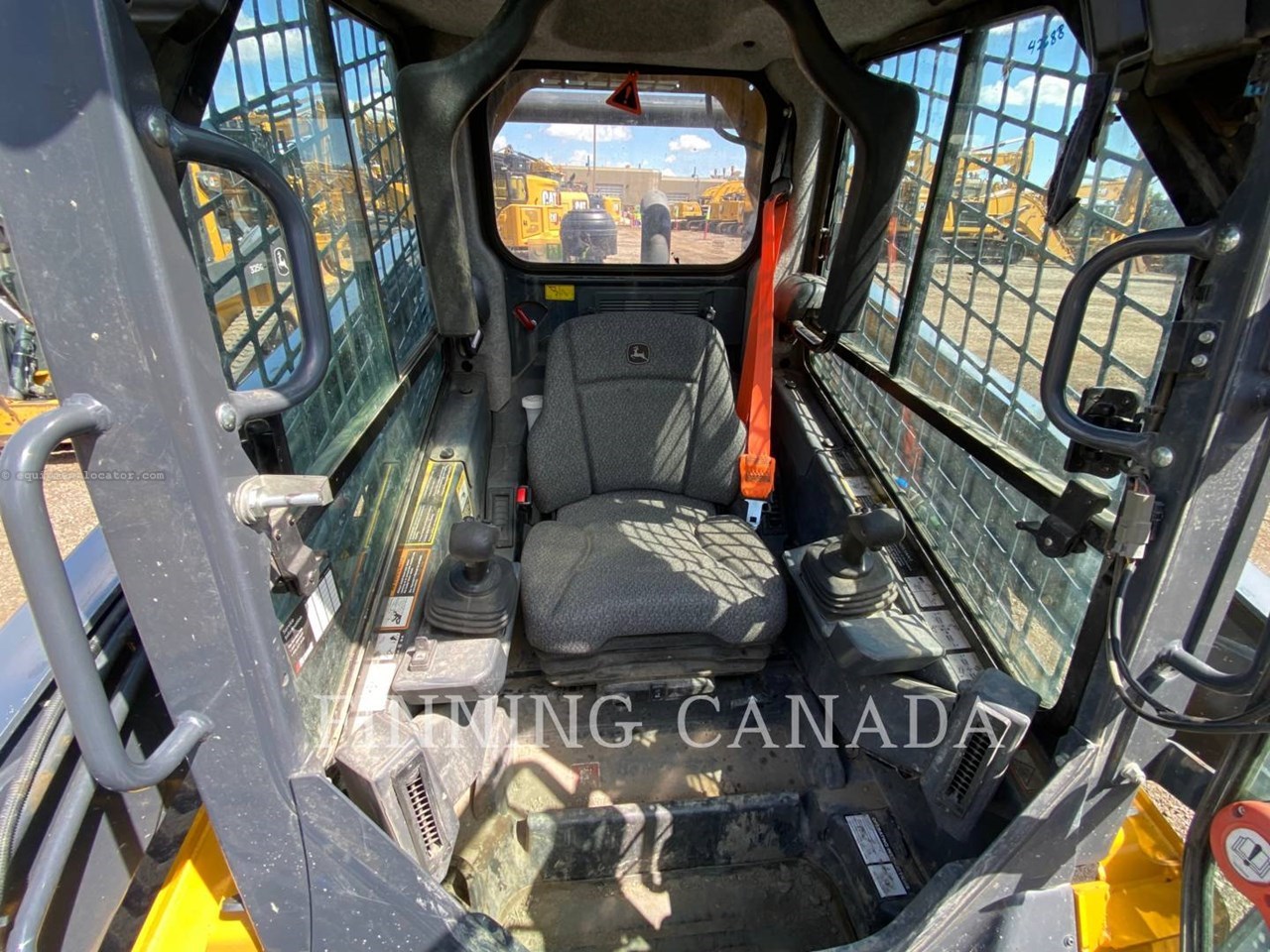 2022 John Deere 333G Image 10