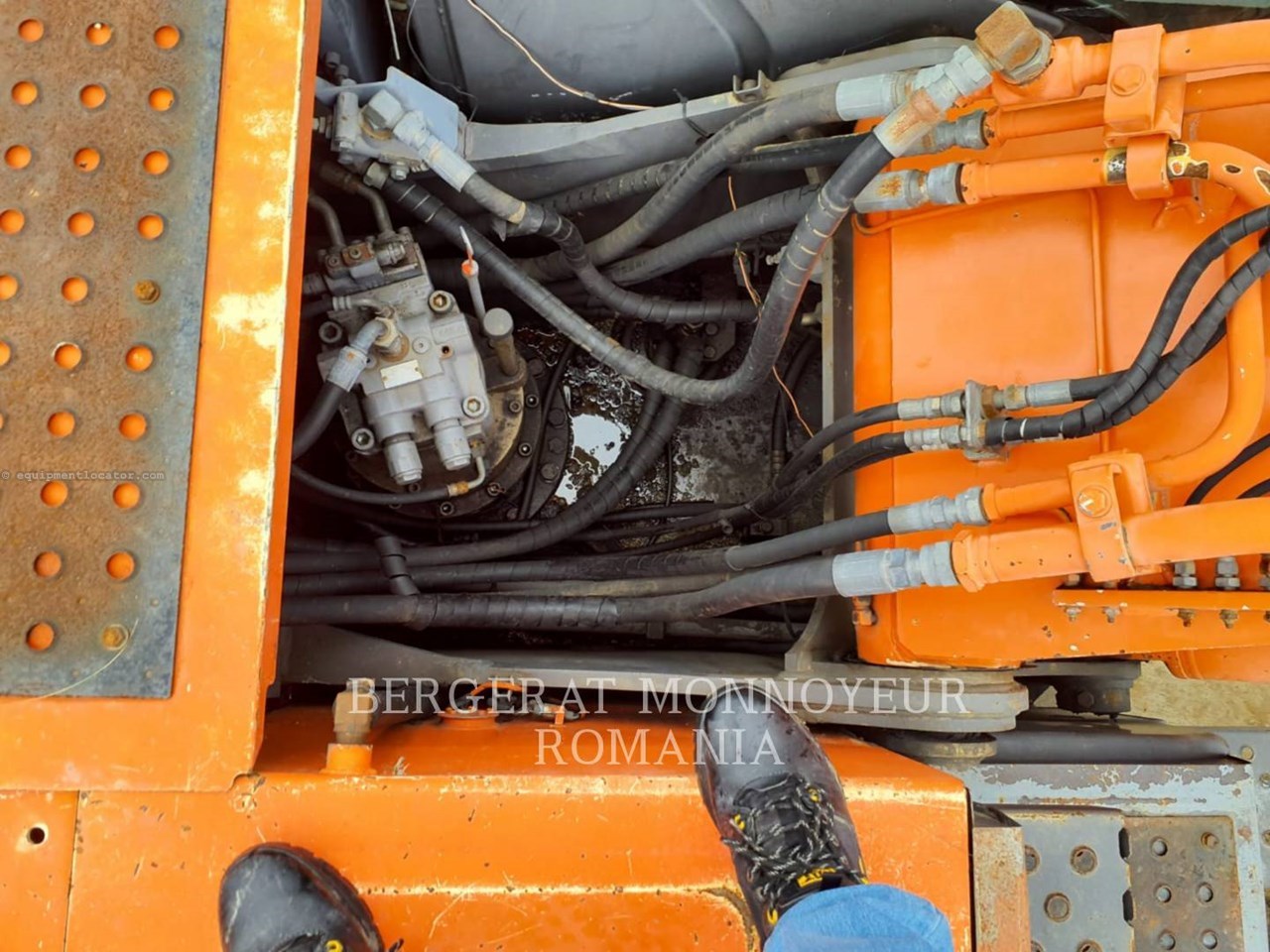 2010 Hitachi ZX2400N-3 Image 19