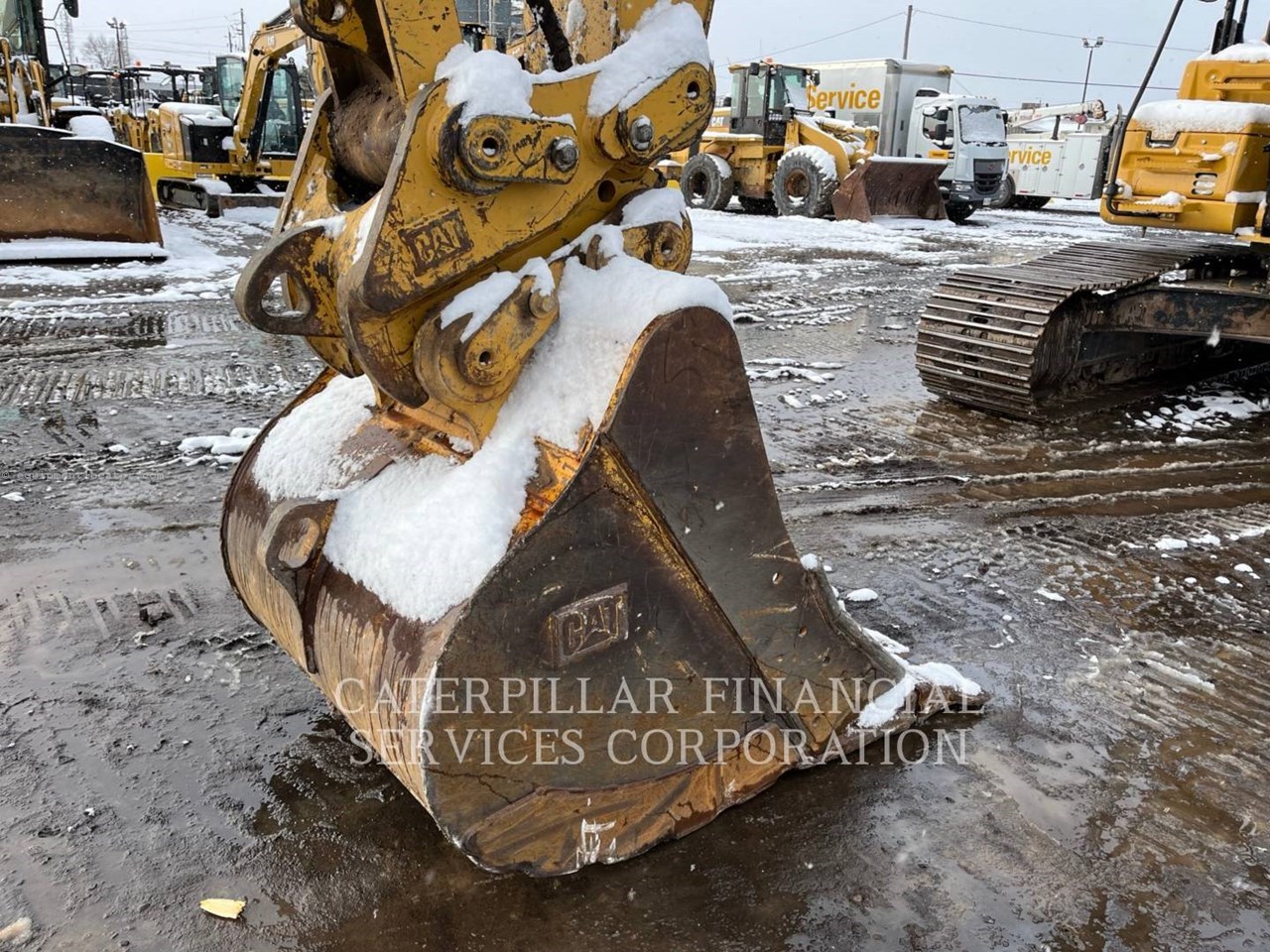 2017 Caterpillar 330FL Image 10