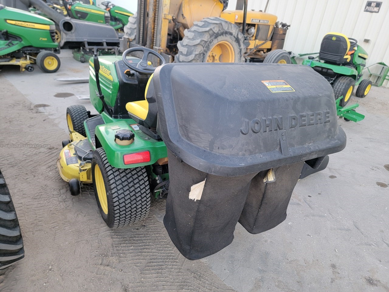 2002 John Deere GT235 Image 10
