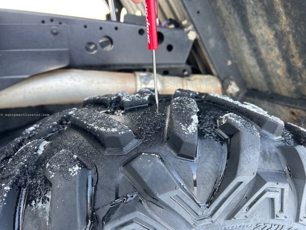 2022 John Deere XUV835M Image 32