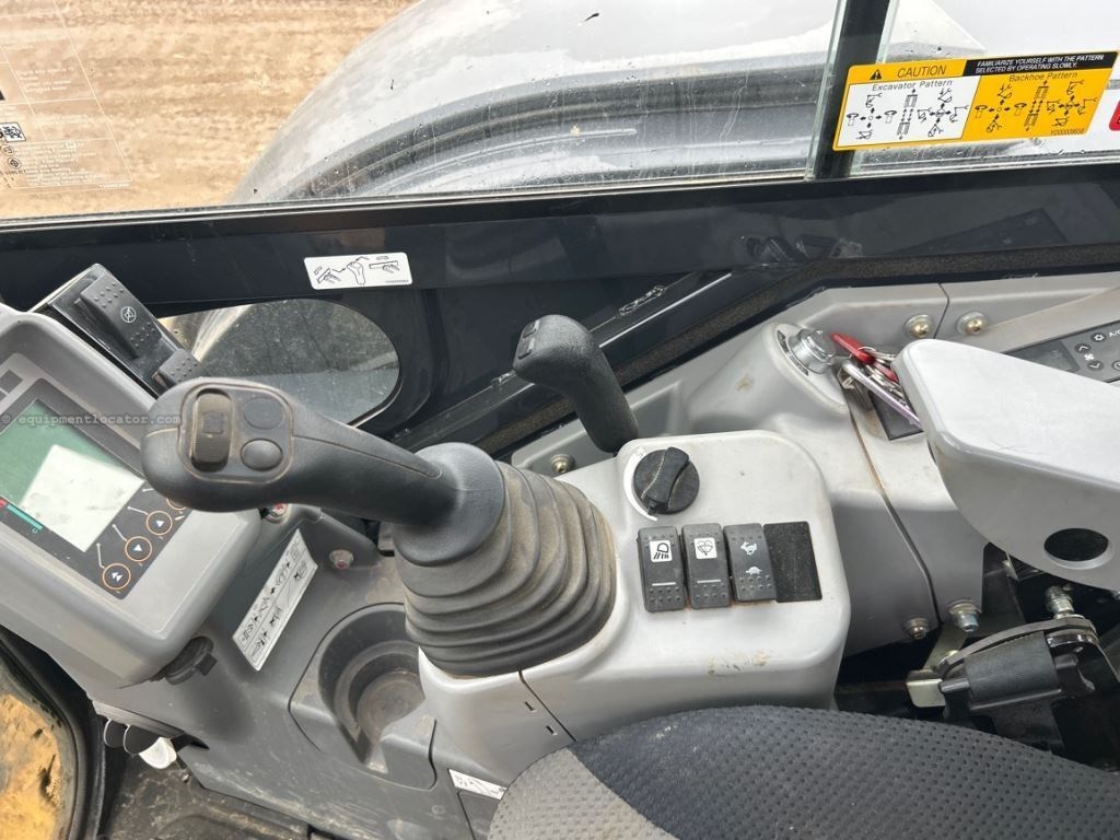 2024 John Deere 60P Image 33