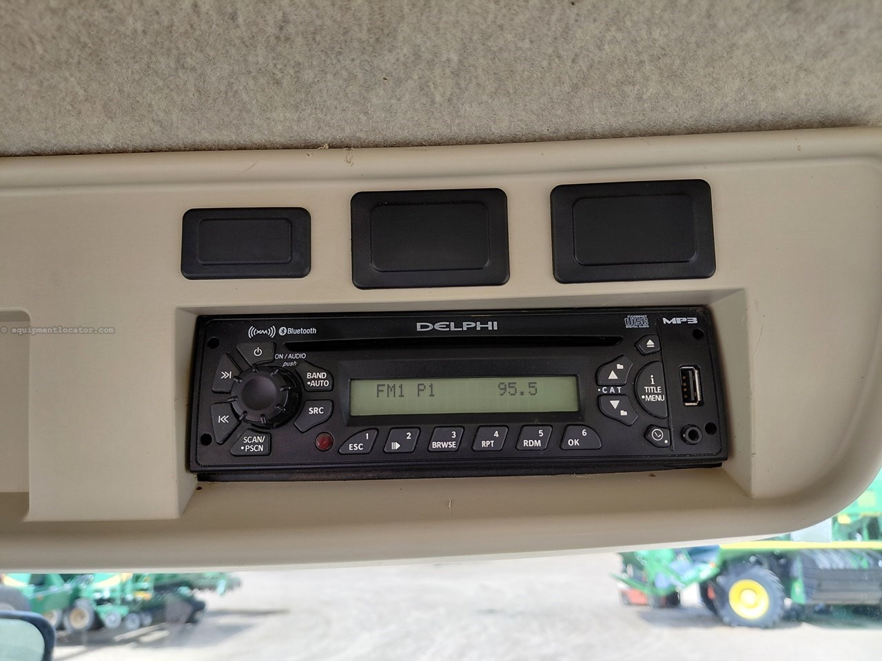 2011 John Deere 8285R Image 21