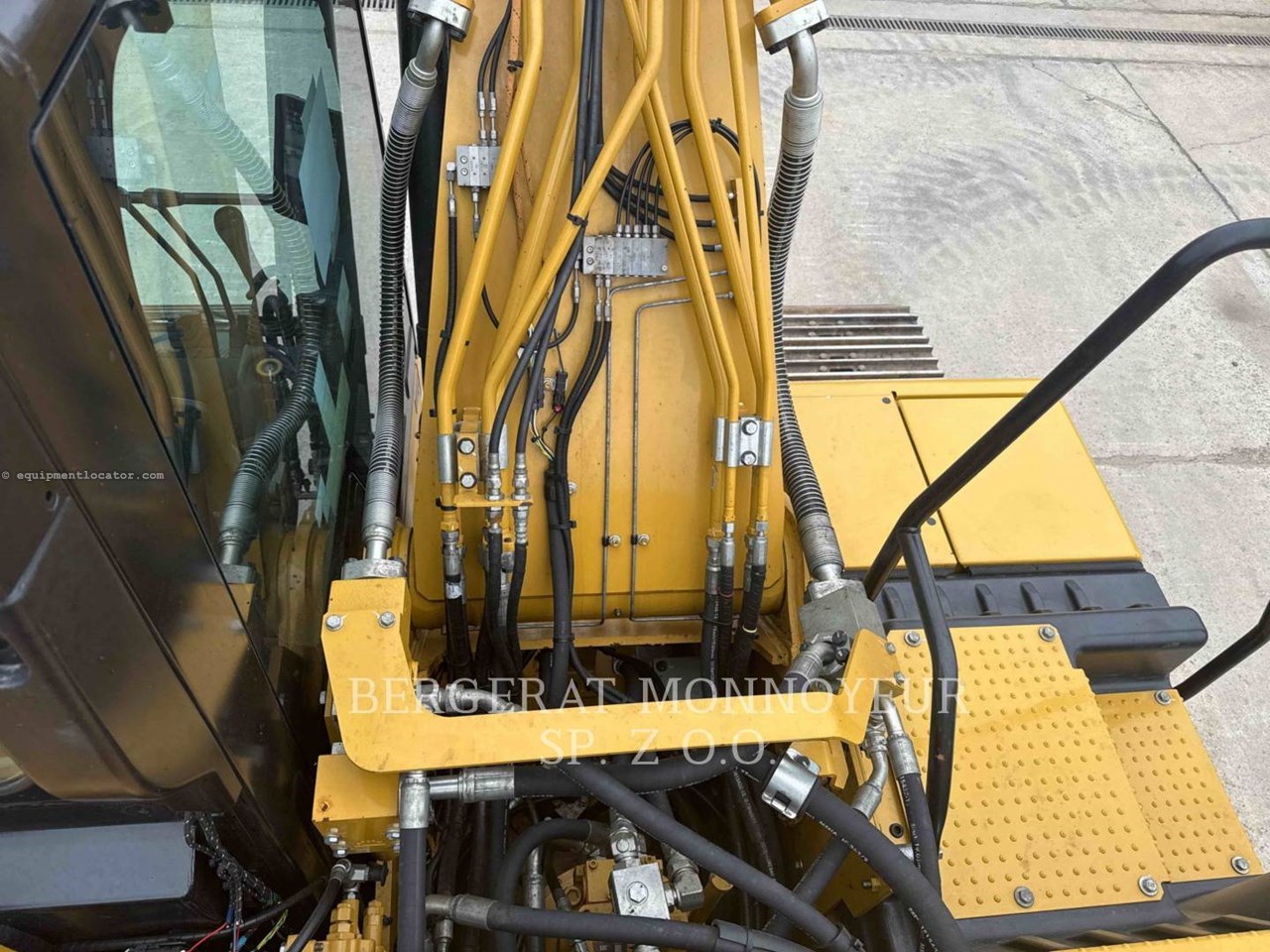 2022 Caterpillar 323 Image 10