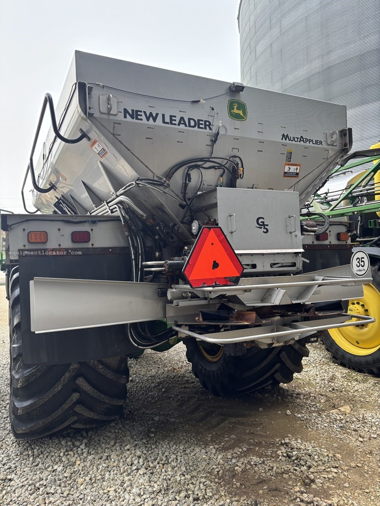 2019 John Deere F4365 Image 10
