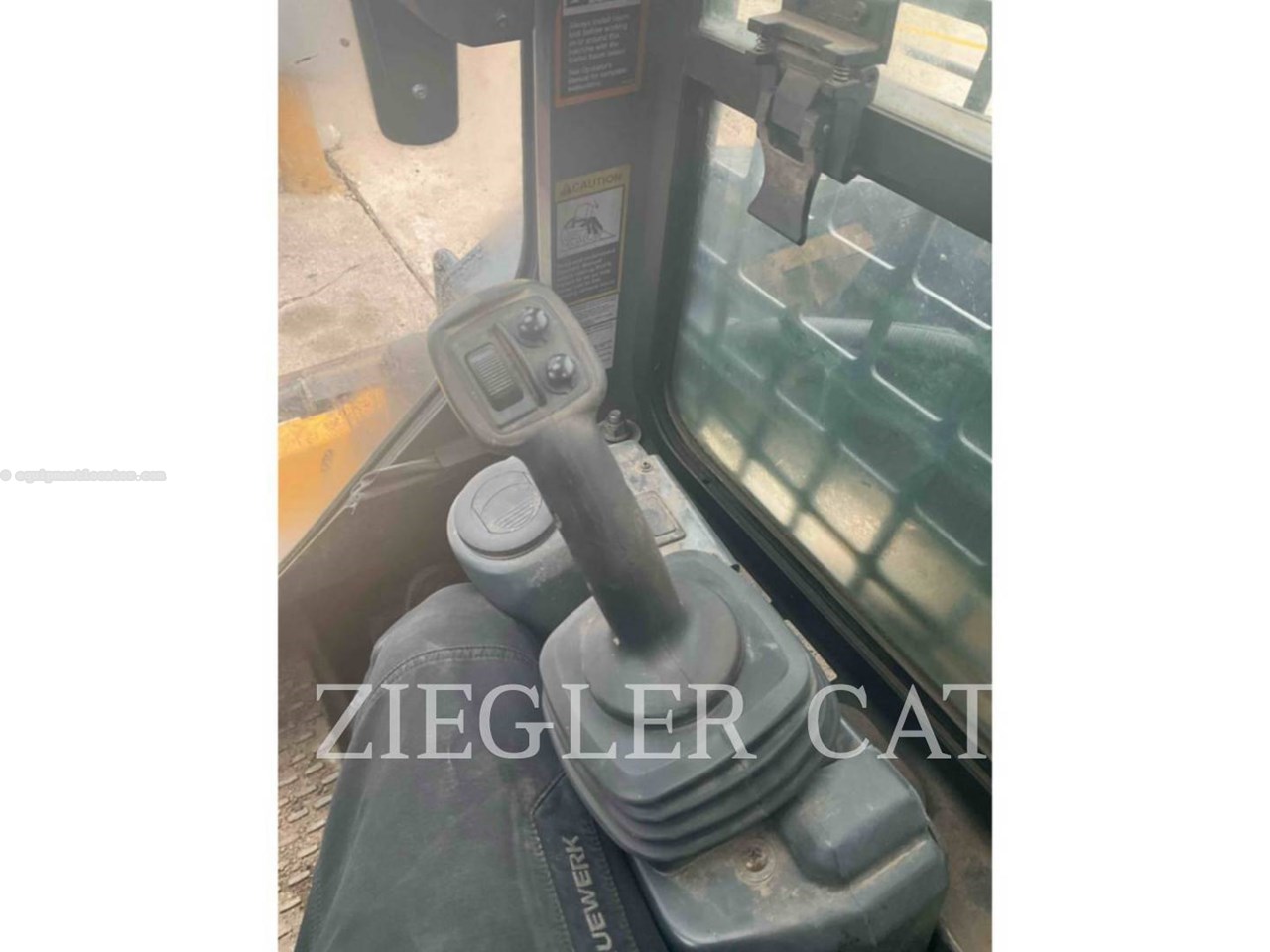 2021 John Deere 317G Image 10