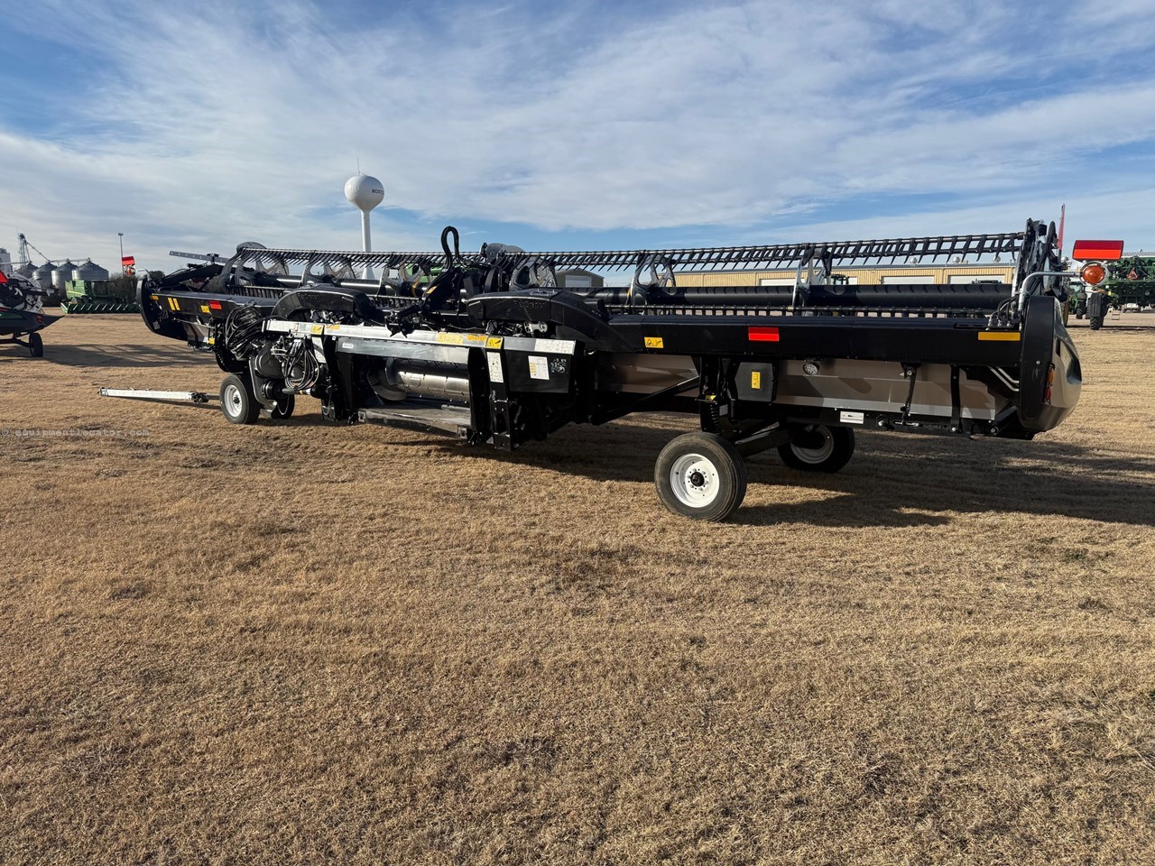 2025 MacDon FD235 Image 8