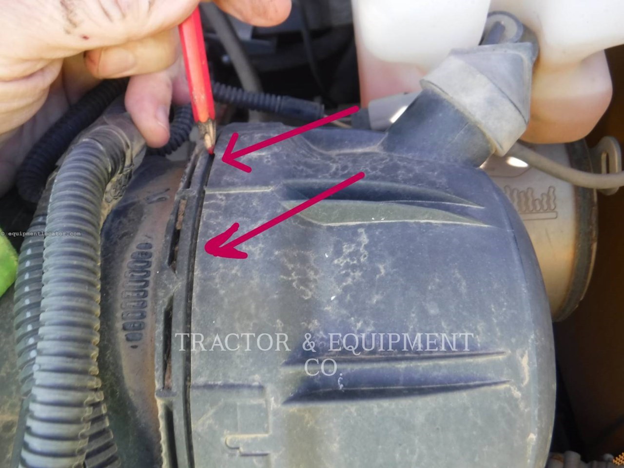 2015 John Deere 320 Image 10