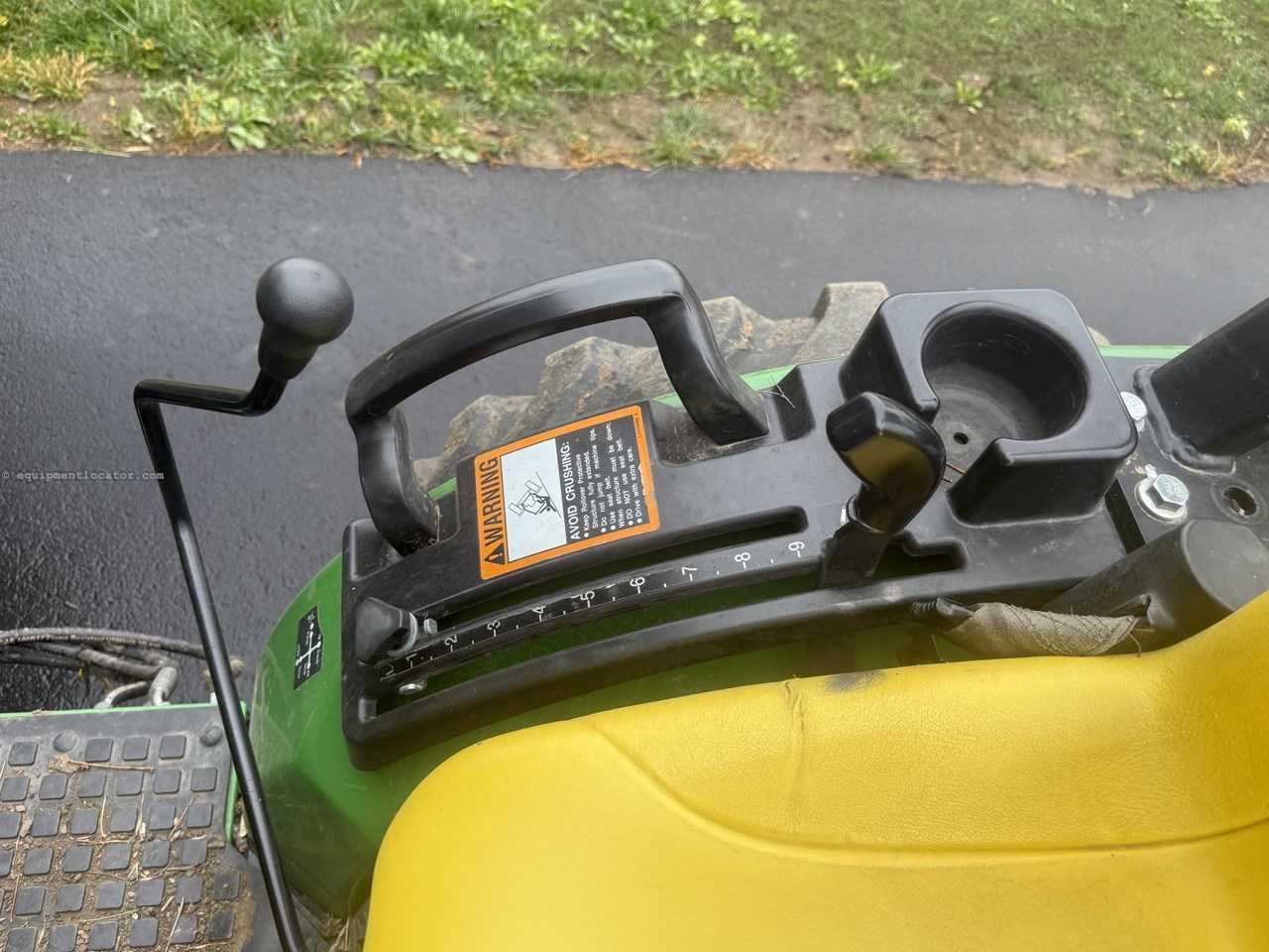 2013 John Deere 2032R Image 10