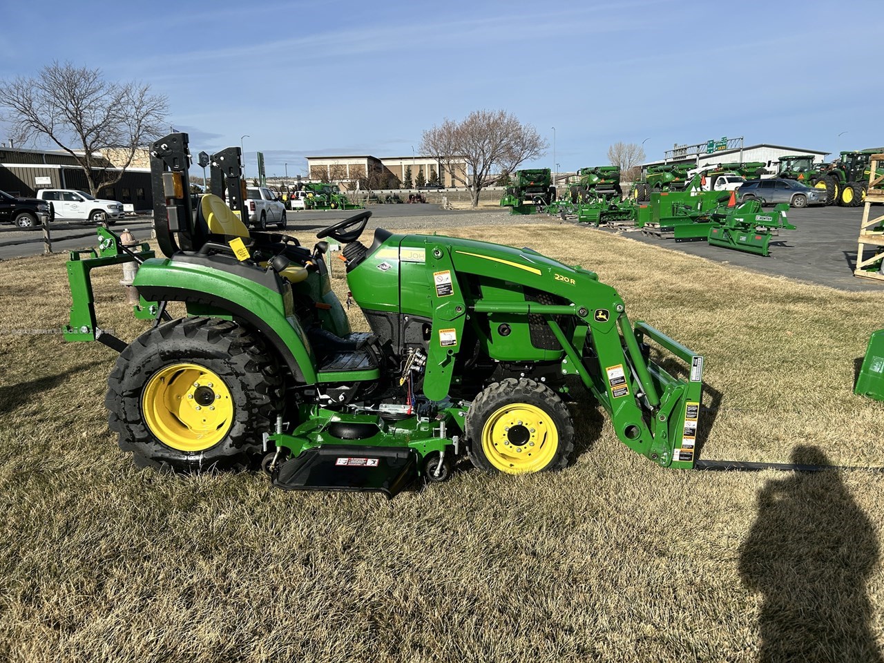 2022 John Deere 2032R Image 4