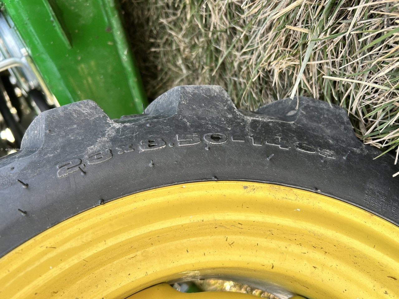 2022 John Deere 2032R Image 22