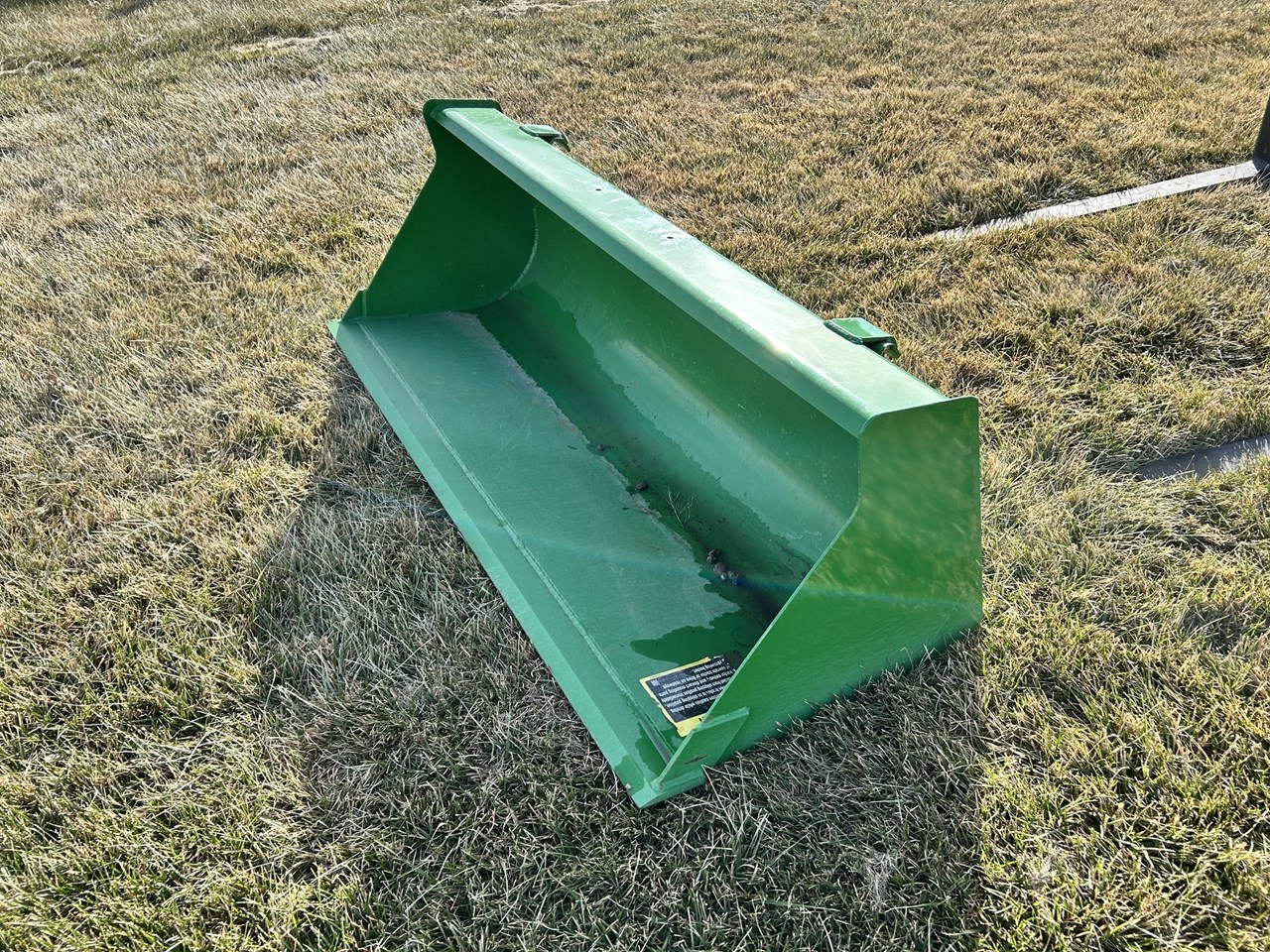 2022 John Deere 2032R Image 26