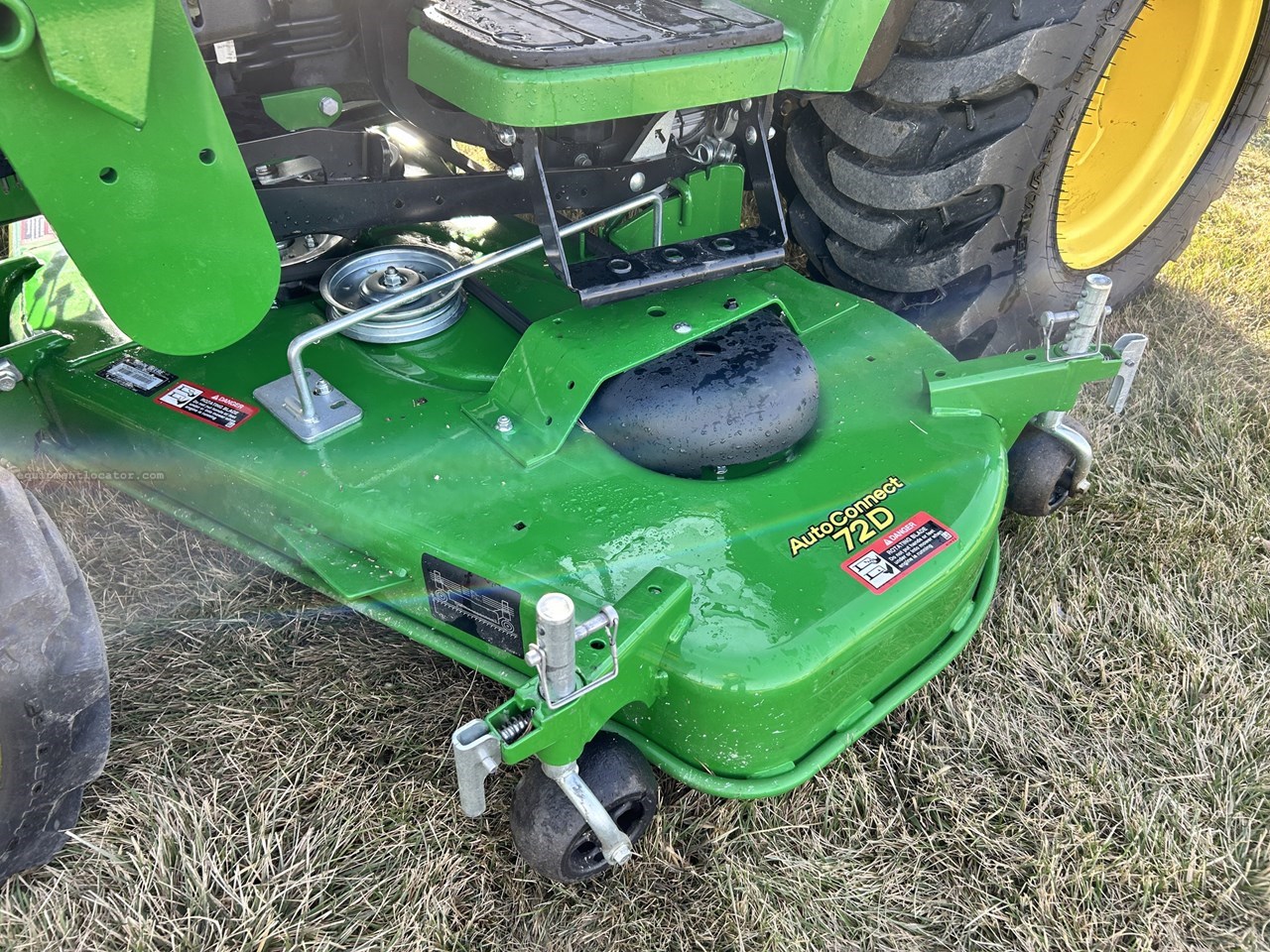 2022 John Deere 2032R Image 28