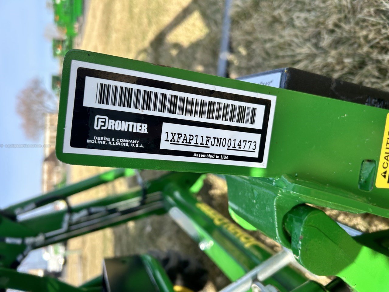 2022 John Deere 2032R Image 32