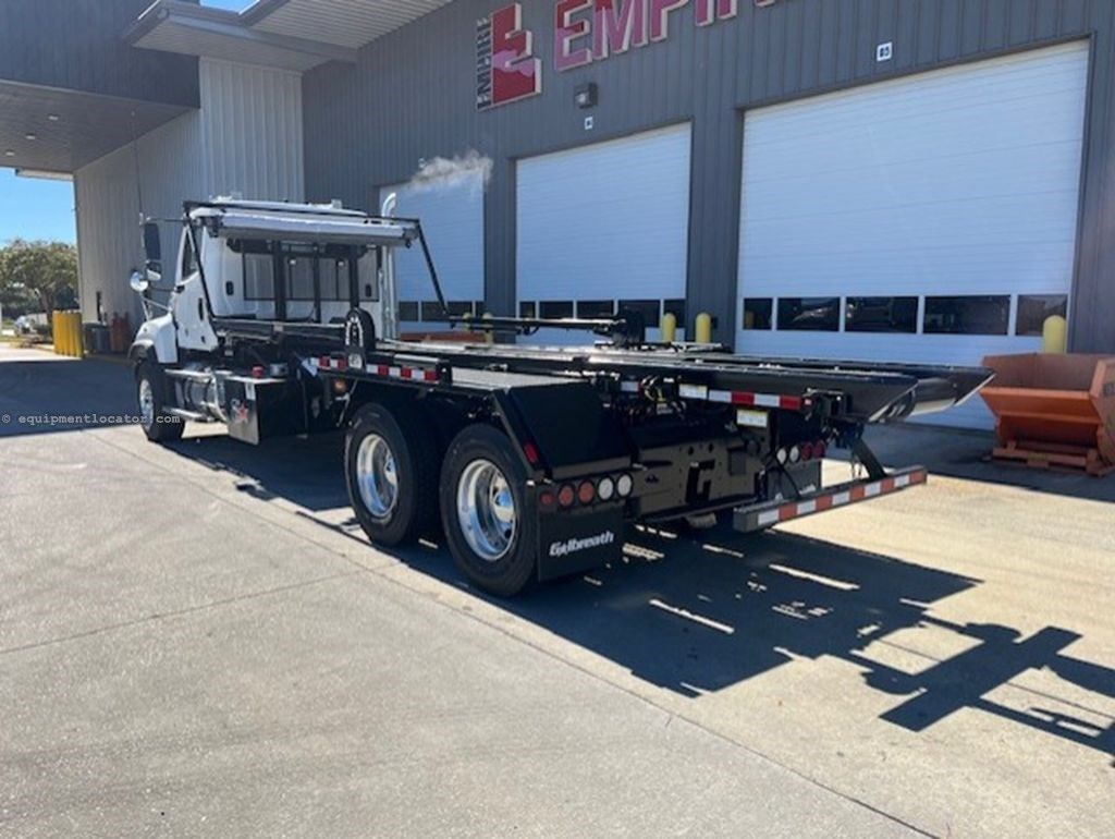 2026 Freightliner 114SD Image 3