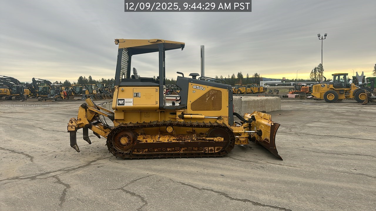 2006 John Deere 450J LT Image 5