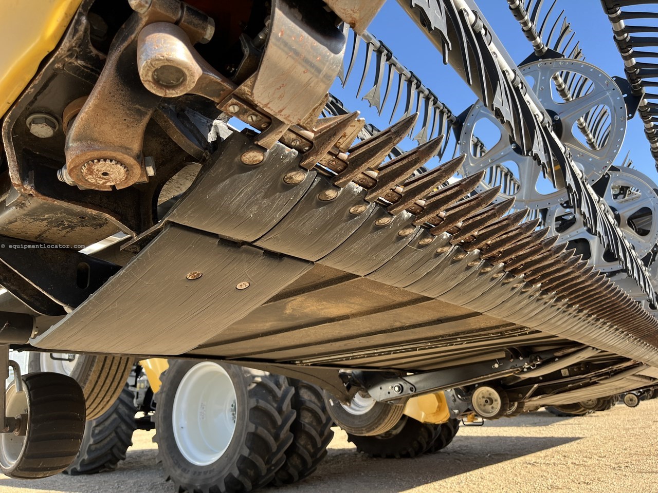 2024 MacDon FD240 Image 10