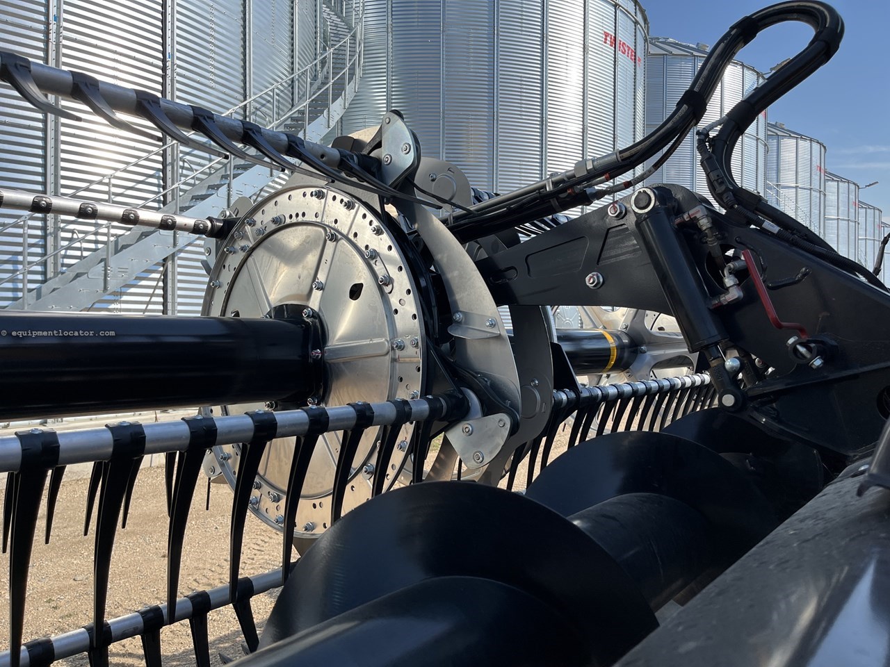 2025 MacDon FD240 Image 10