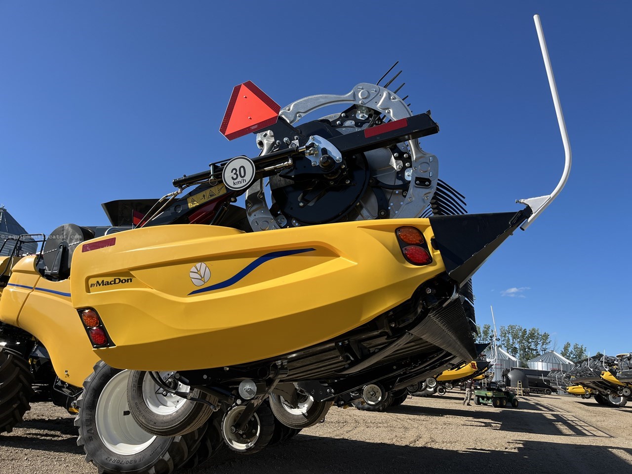 2025 MacDon FD240 Image 4