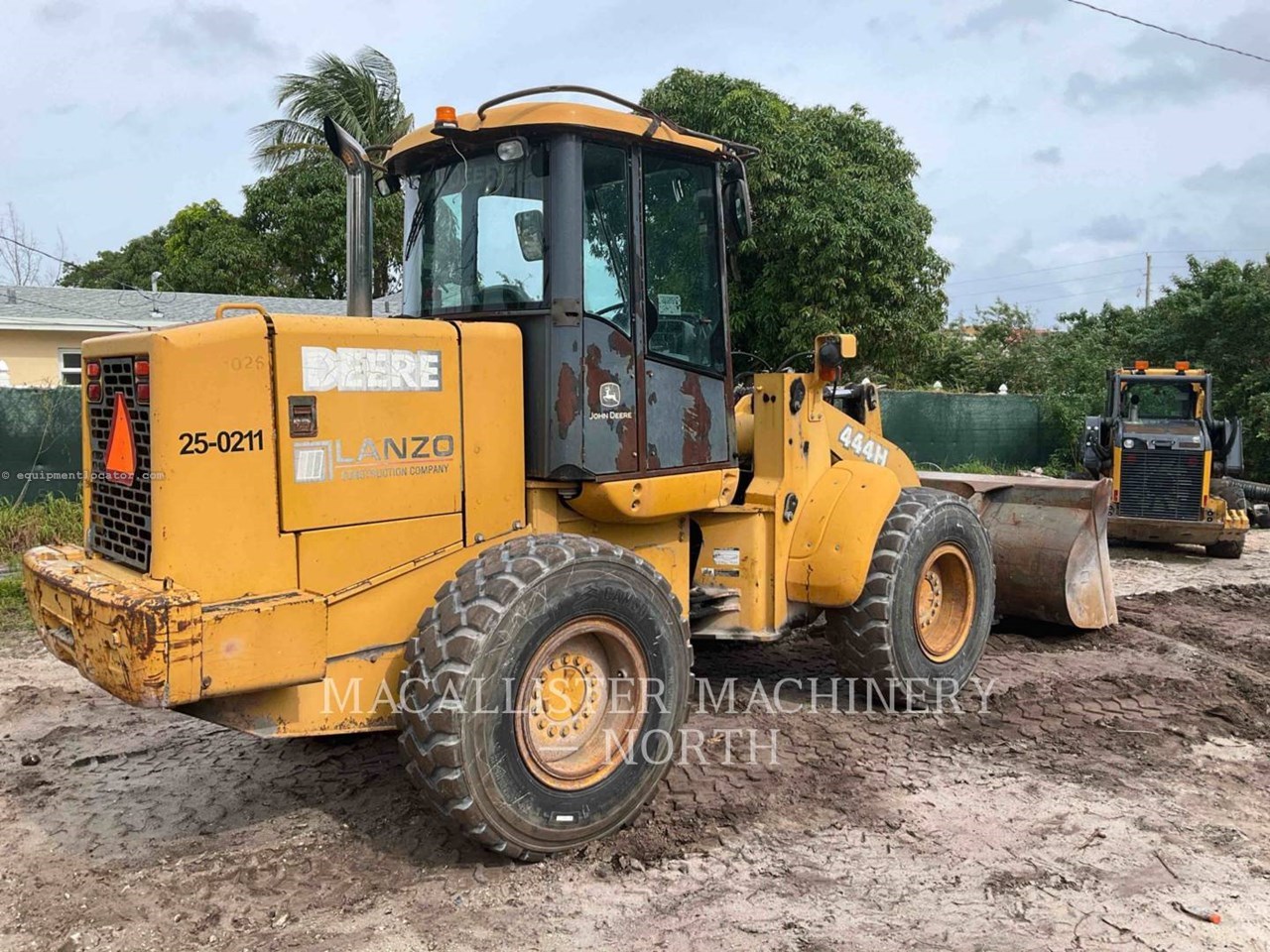 2003 John Deere 444H Image 3