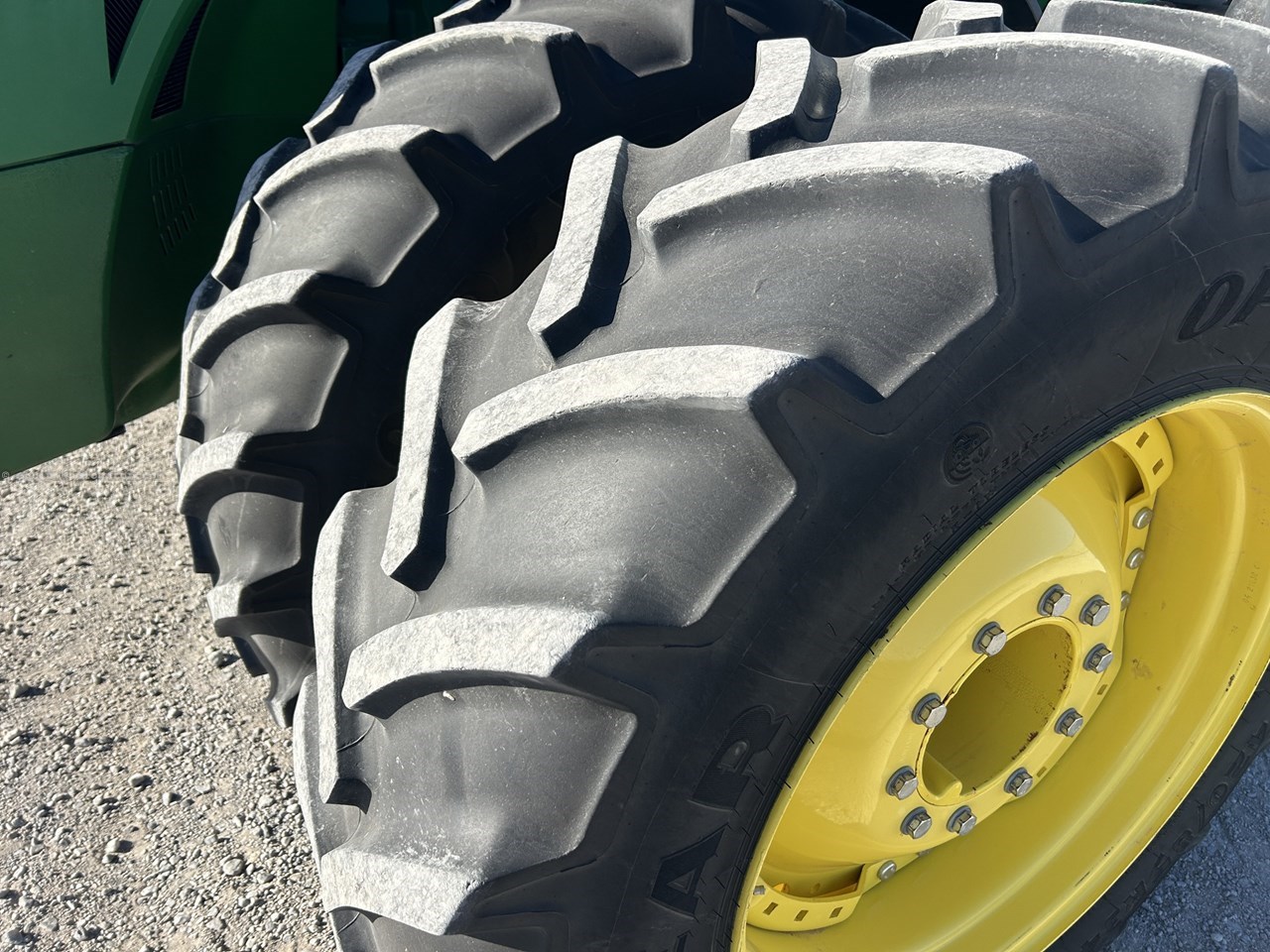 2018 John Deere 8370R Image 10