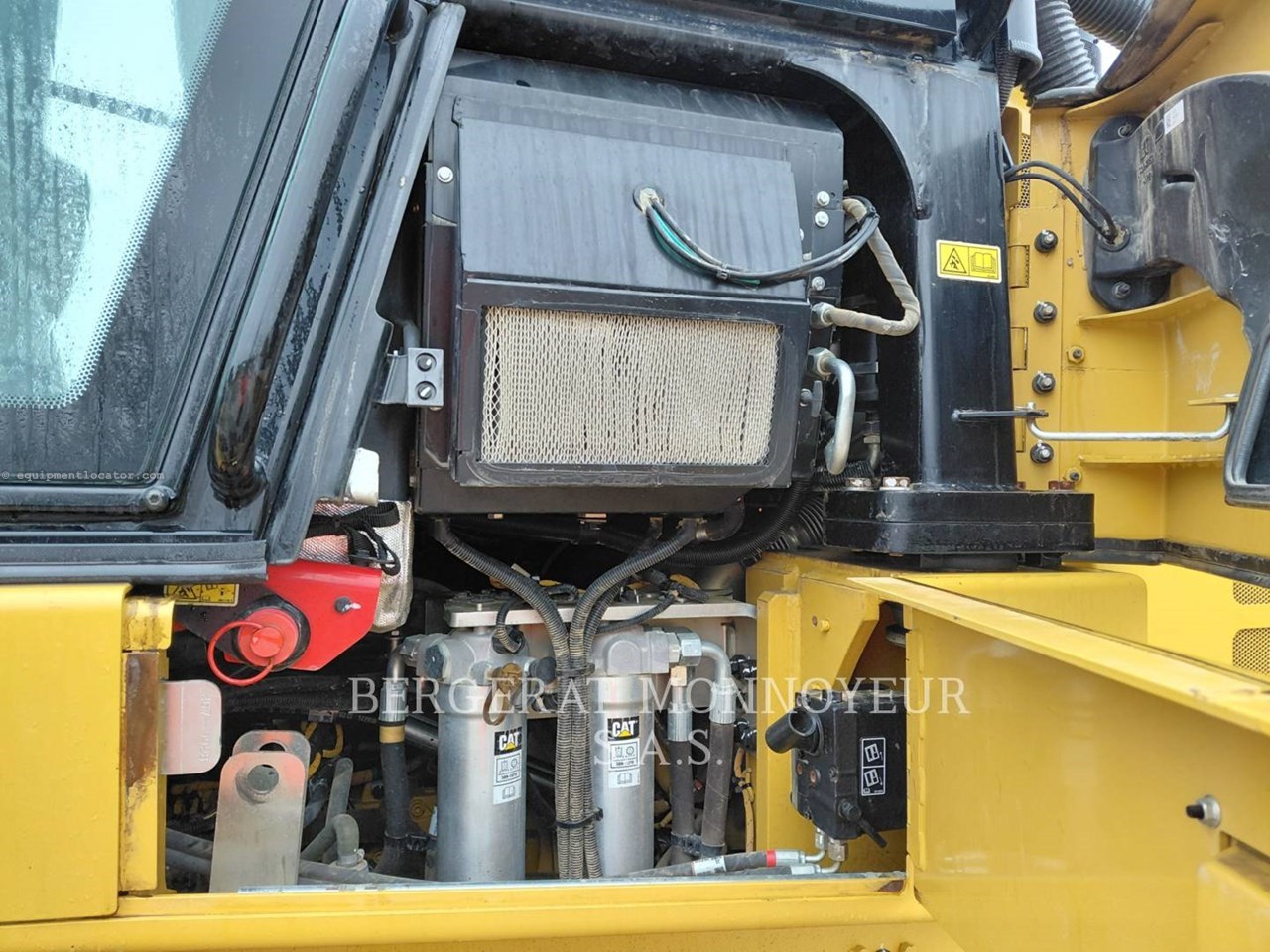 2022 Caterpillar 963 Image 10