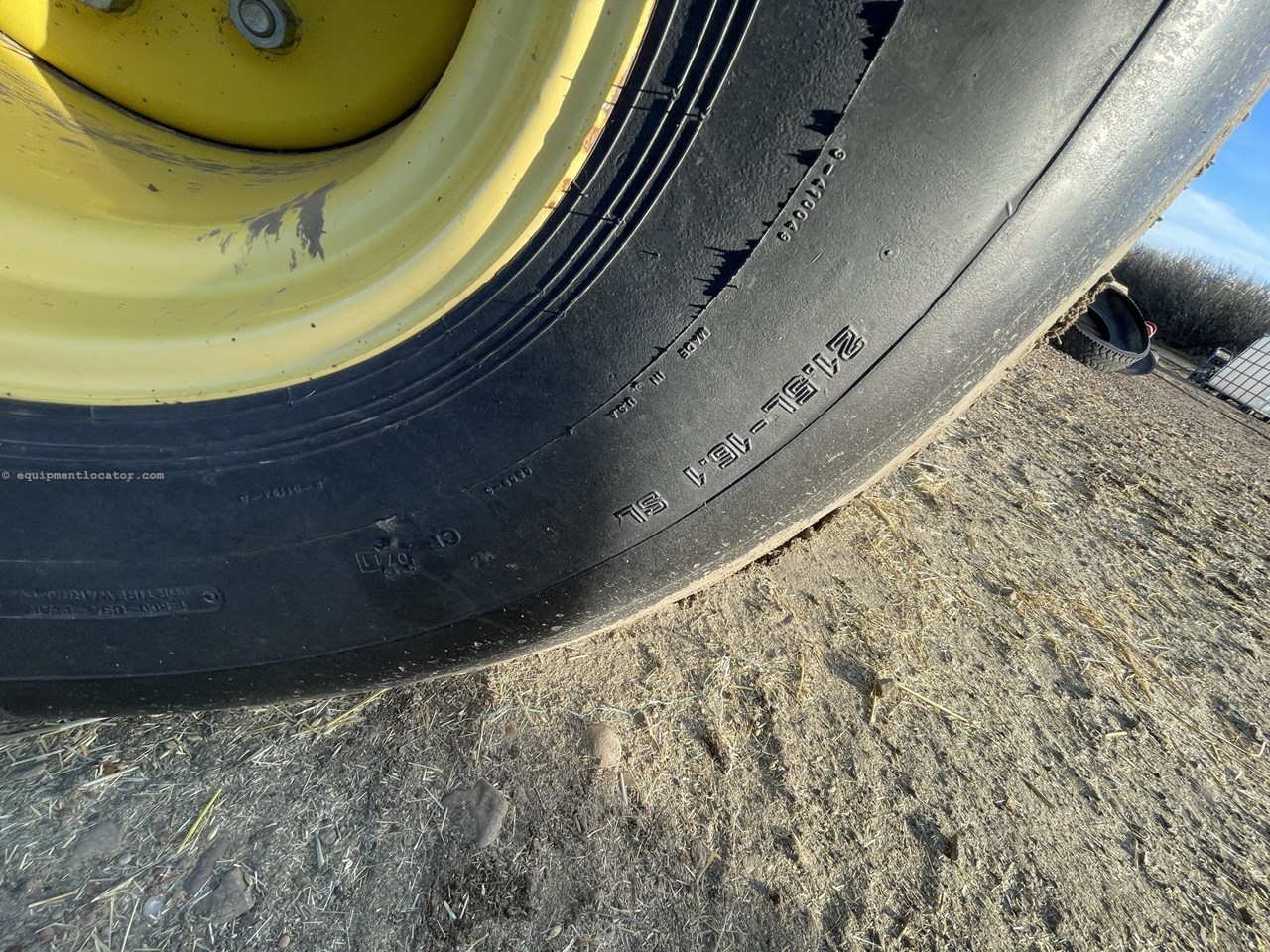 2011 John Deere 568 Image 10