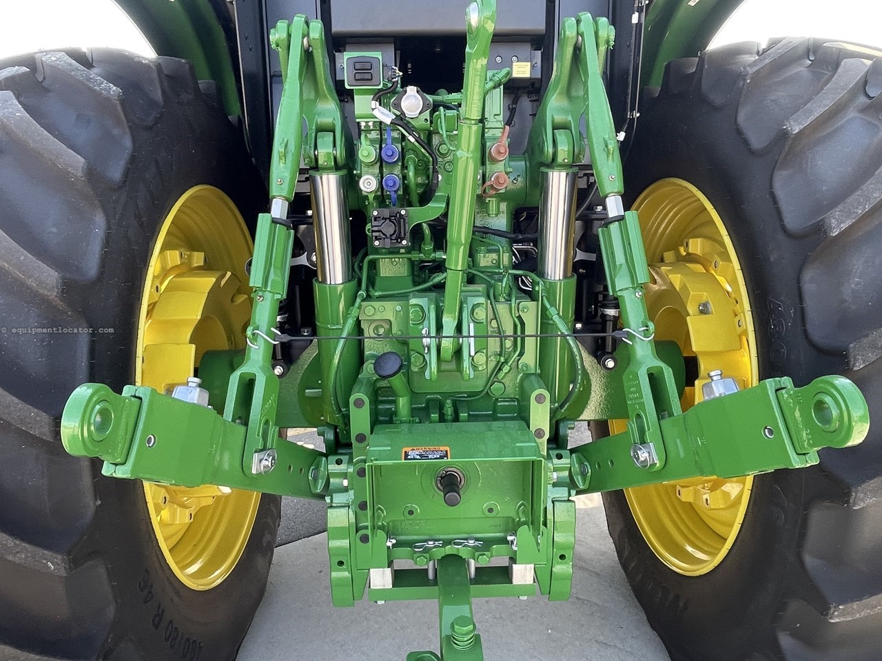 2025 John Deere 6M 220 Image 6