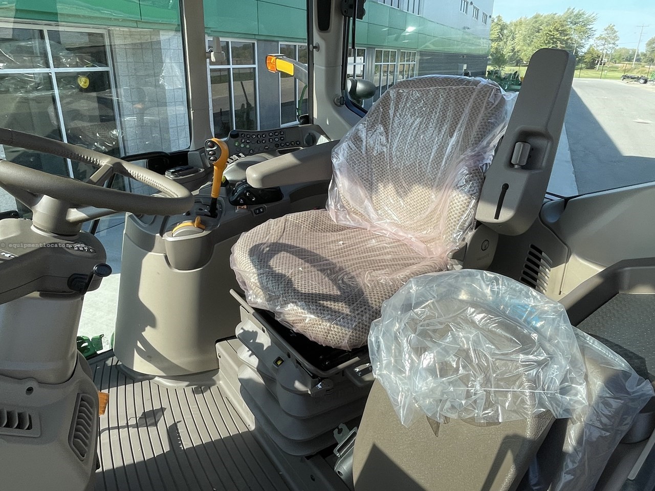 2025 John Deere 6M 220 Image 8