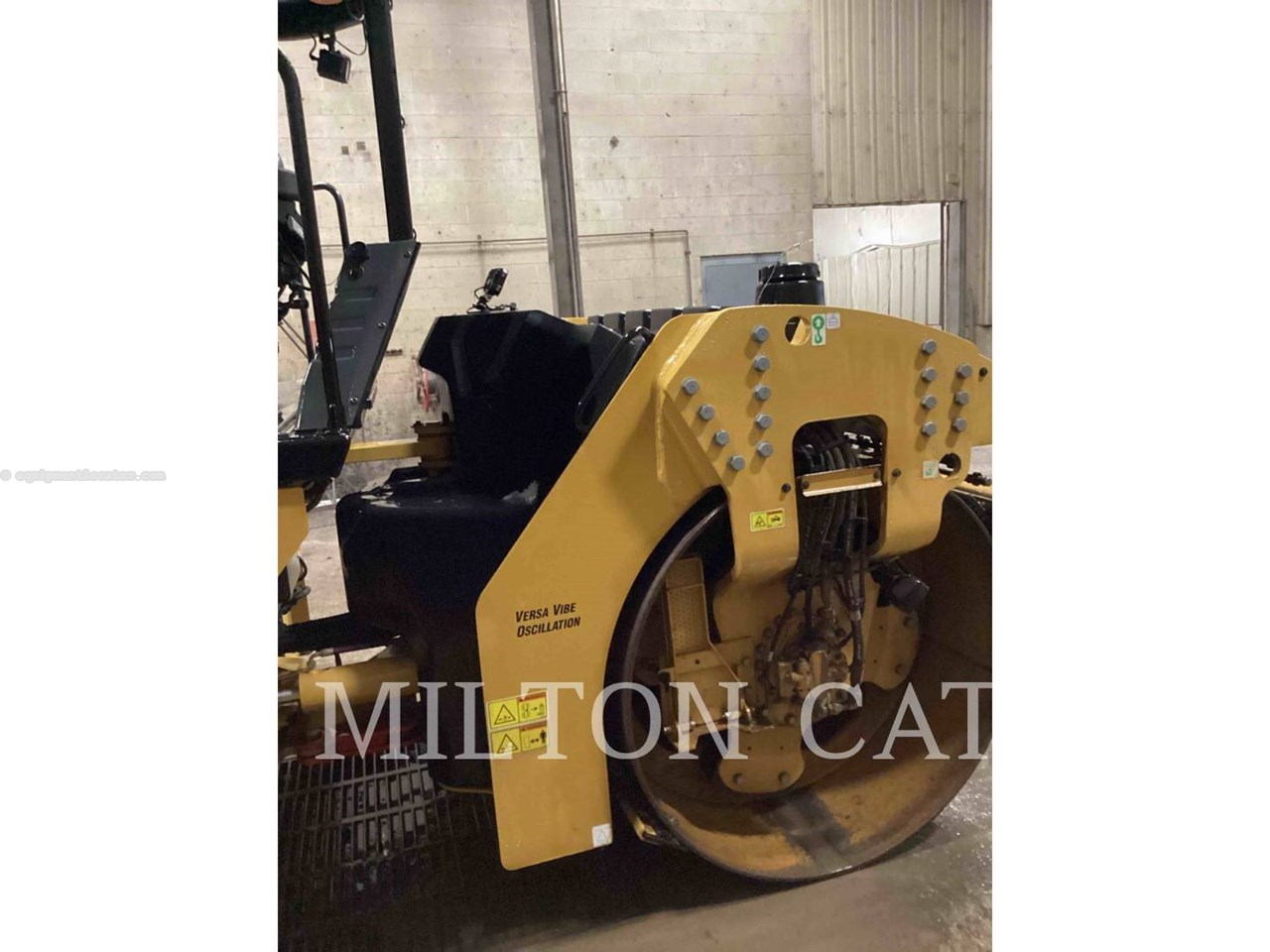 2020 Caterpillar CB13 Image 10