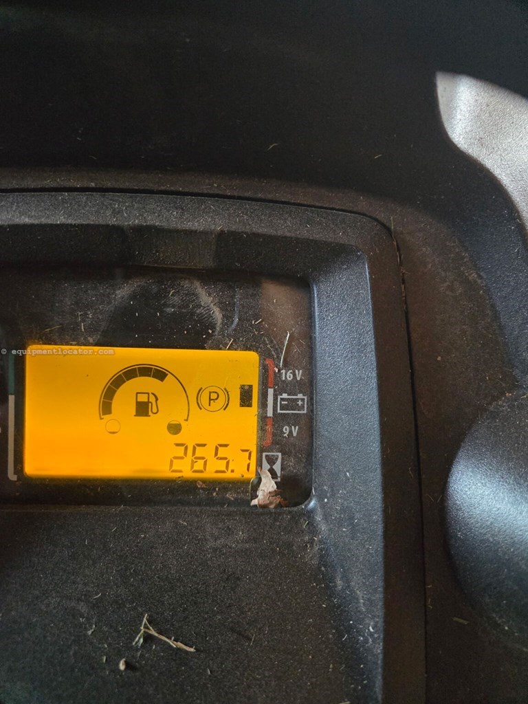 2016 John Deere X584 Image 4