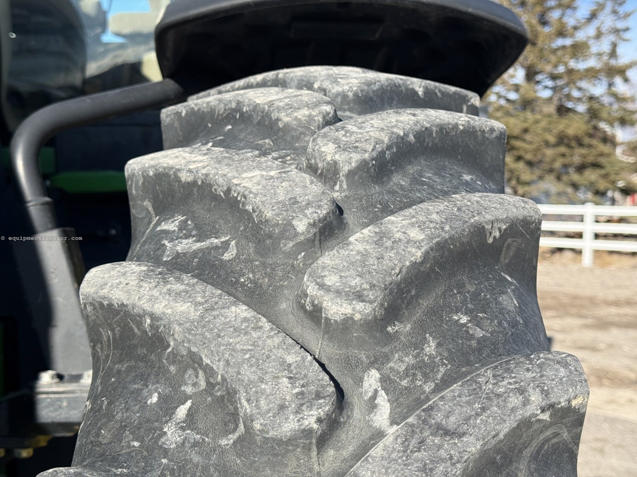 2018 John Deere 8245R Image 32