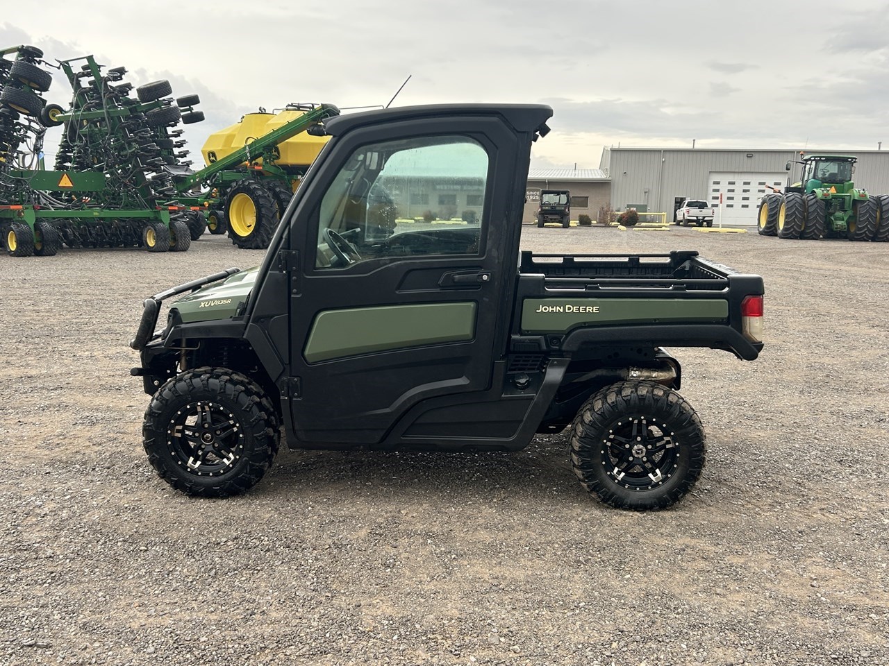 2022 John Deere XUV835R Image 2