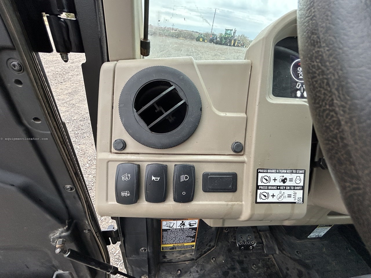 2022 John Deere XUV835R Image 10