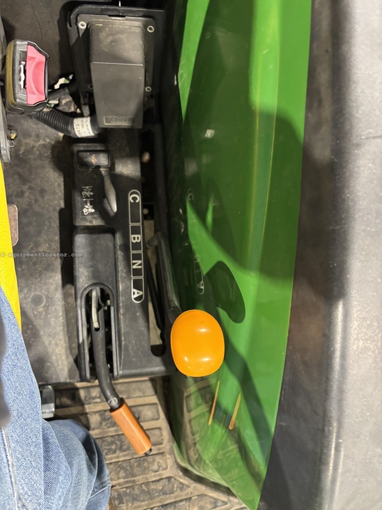 2020 John Deere 4044R Image 10