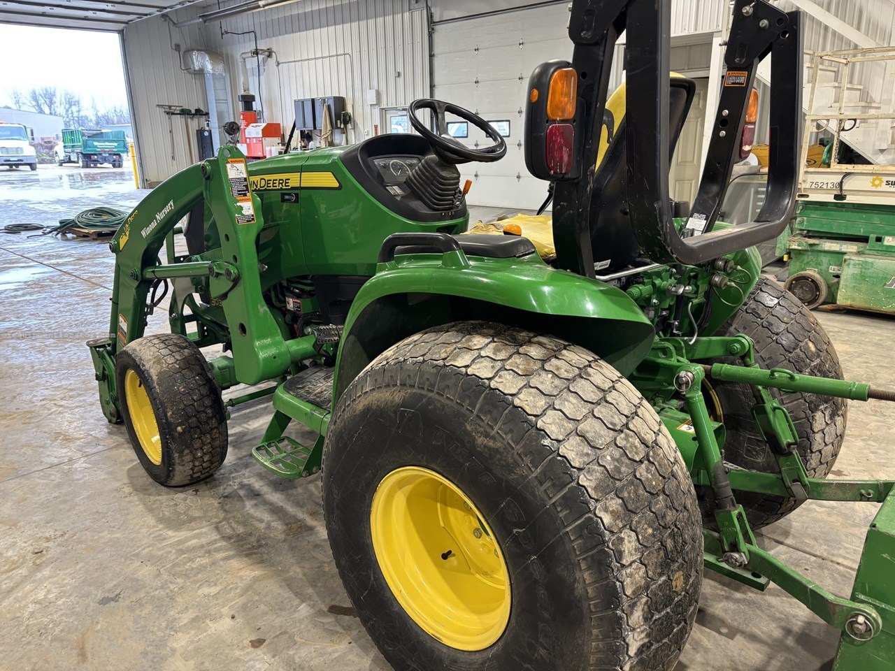 2016 John Deere 3039R Image 10